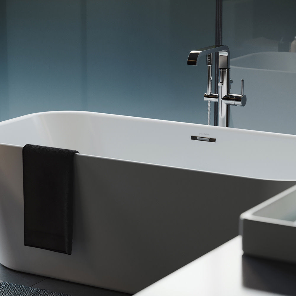 Swiss Madison Concorde 67" Freestanding Bathtub