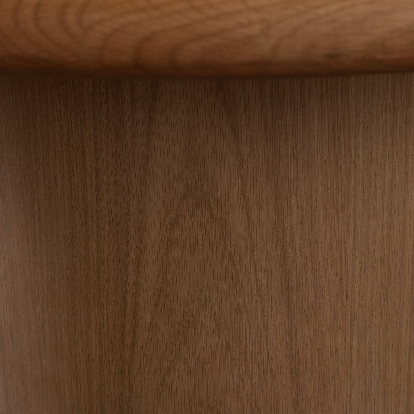 Campbell 40" Round Pedestal Cocktail Table in Light Oak Finish by Diamond Sofa