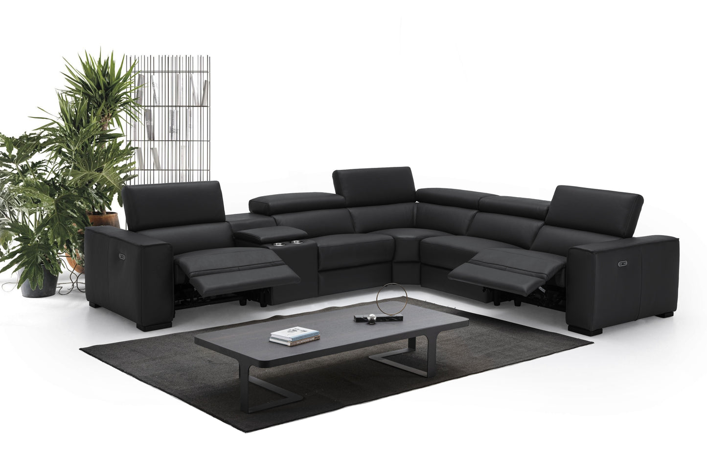 J&M Furniture Picasso Motion Sectional in Black