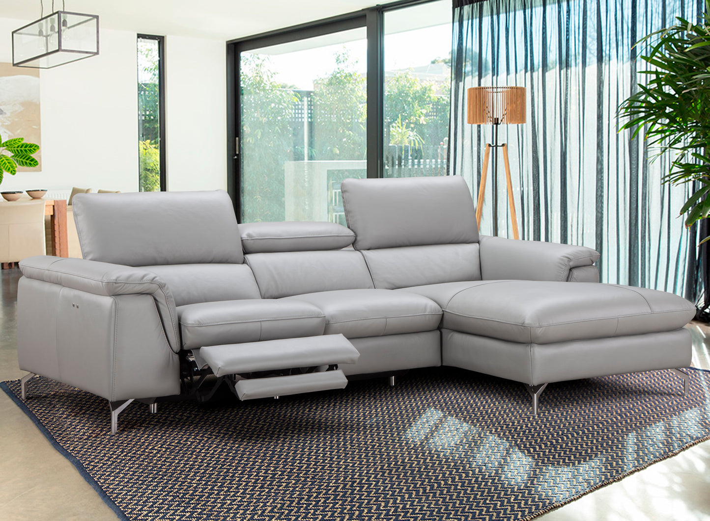 J&M Furniture Serena Premium Leather Sectional in Right Hand Facing Chaise