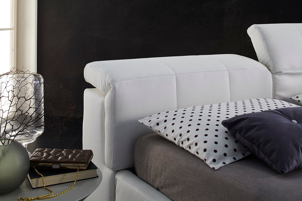 J&M Furniture Tower King Storage Bed D718