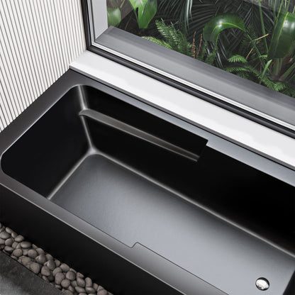 Swiss Madison Voltaire 60" x 30" Right-Hand Drain Alcove Bathtub with Apron in Matte Black