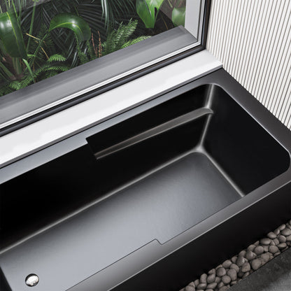 Swiss Madison Voltaire 60" x 30" Left-Hand Drain Alcove Bathtub with Apron in Matte Black