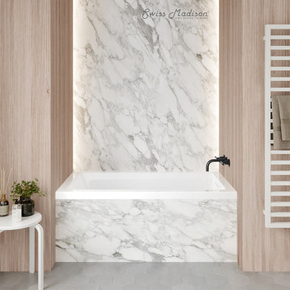 Swiss Madison Voltaire 54 x 30 Right Drain Soaking Alcove Bathtub in Glossy White with Integrated Overflow, Drain Included