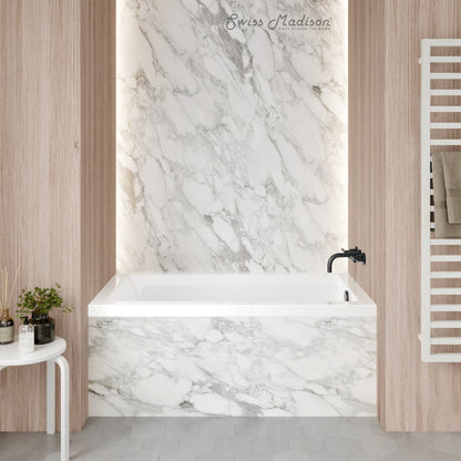 Swiss Madison Voltaire 54 x 30 Right Drain Soaking Alcove Bathtub in Glossy White