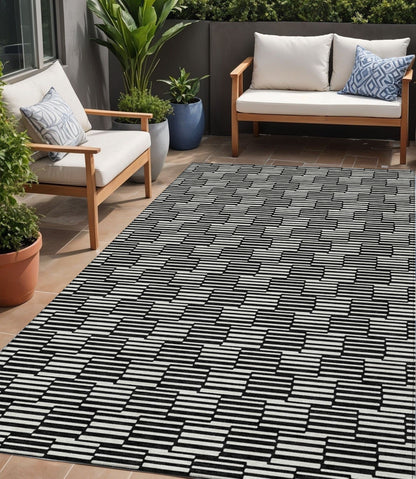 Tabselect Home Line 5' X 8' Black And Ivory Geometric Washable Indoor Outdoor Area Rug