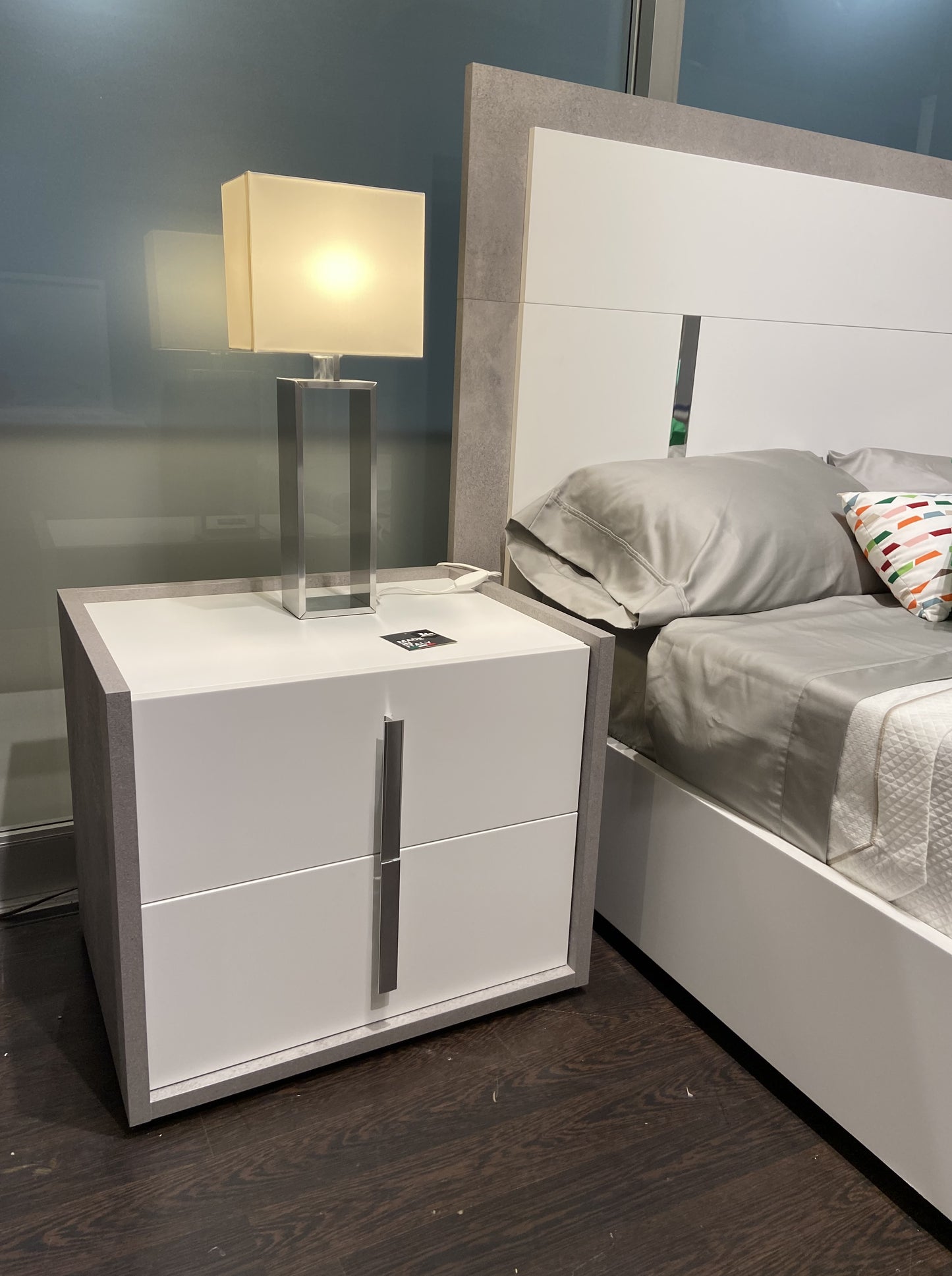 J&M Furniture Ada Premium Night Stand in Cemento/Bianco Opac