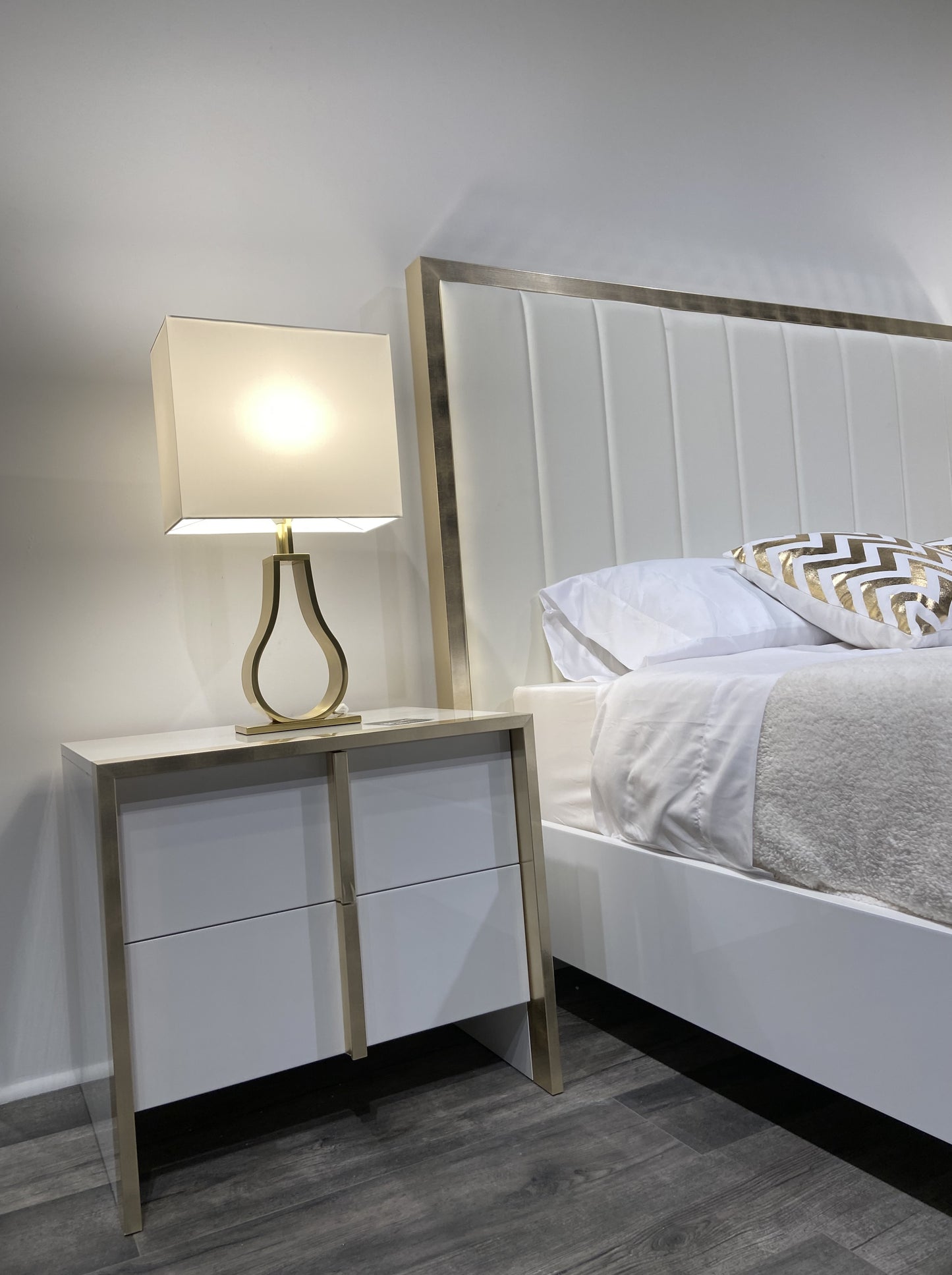 J&M Furniture Fiocco Premium Queen Bed