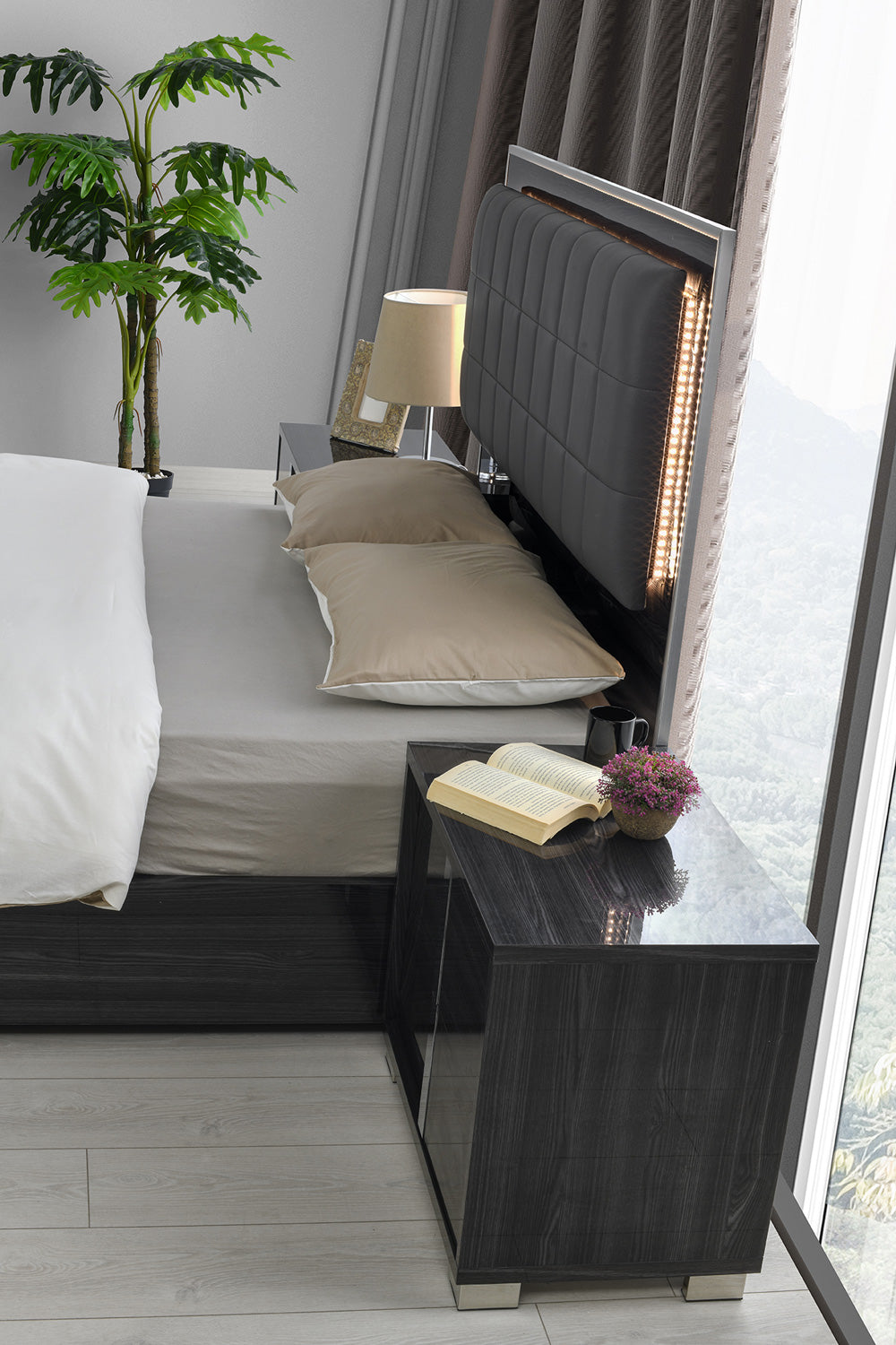 J&M Furniture Giulia King Bed in Glossy Gray