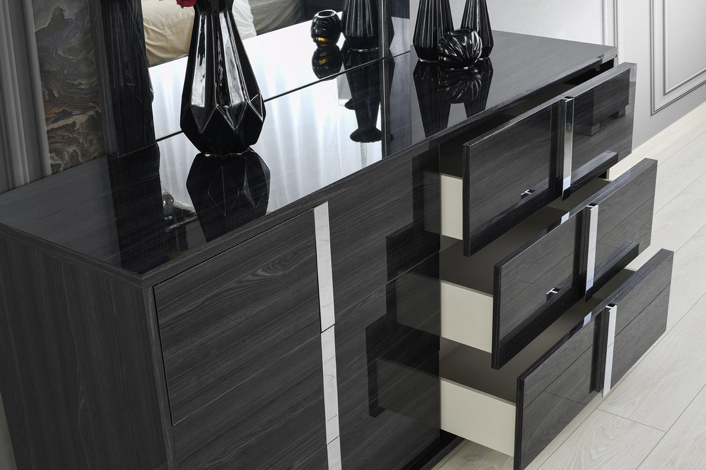 J&M Furniture Giulia King Bed in Glossy Gray
