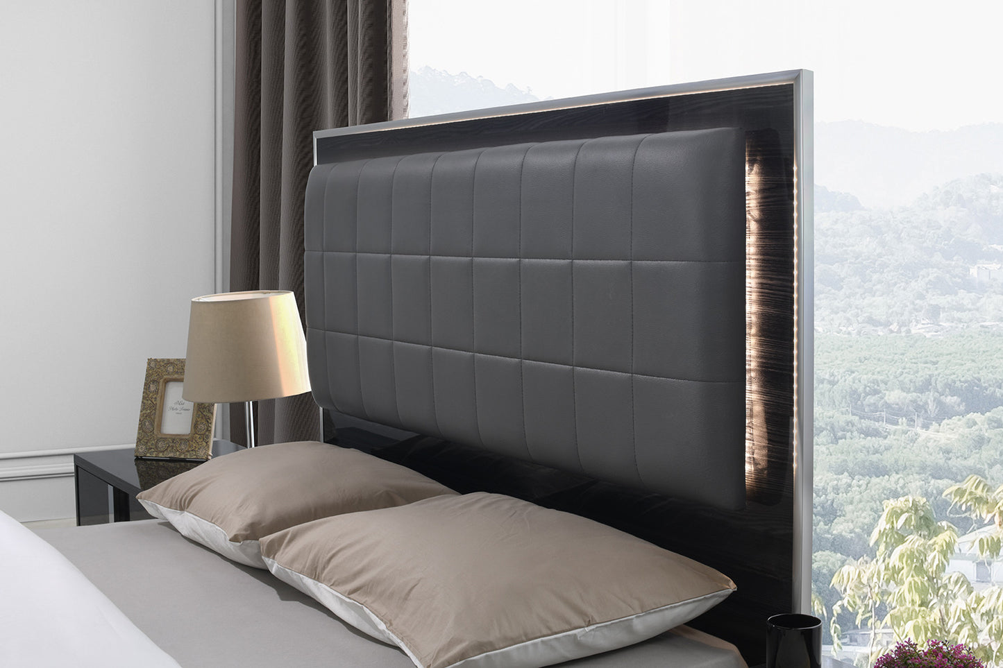 J&M Furniture Giulia King Bed in Glossy Gray