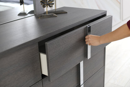 J&M Furniture Giulia King Bed in Matte Gray