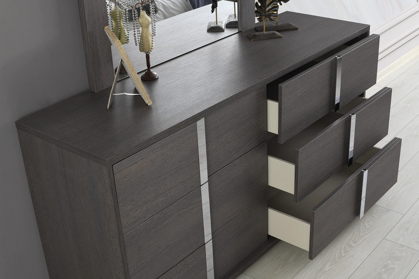 J&M Furniture Giulia King Bed in Matte Gray
