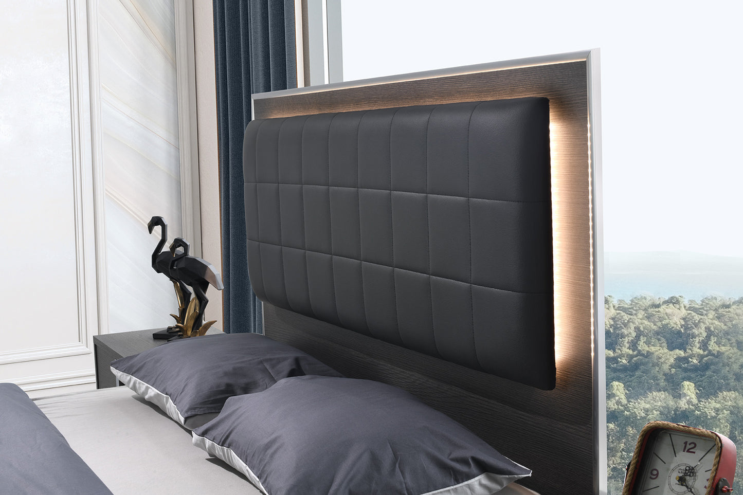 J&M Furniture Giulia King Bed in Matte Gray