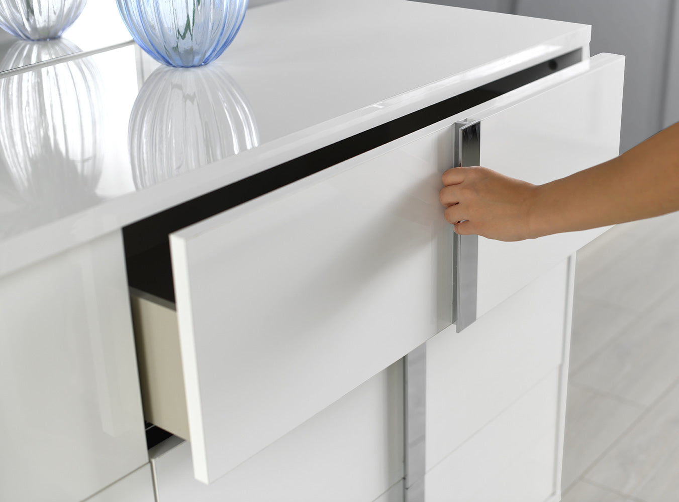 J&M Furniture Giulia Night Stand Right Facing in White