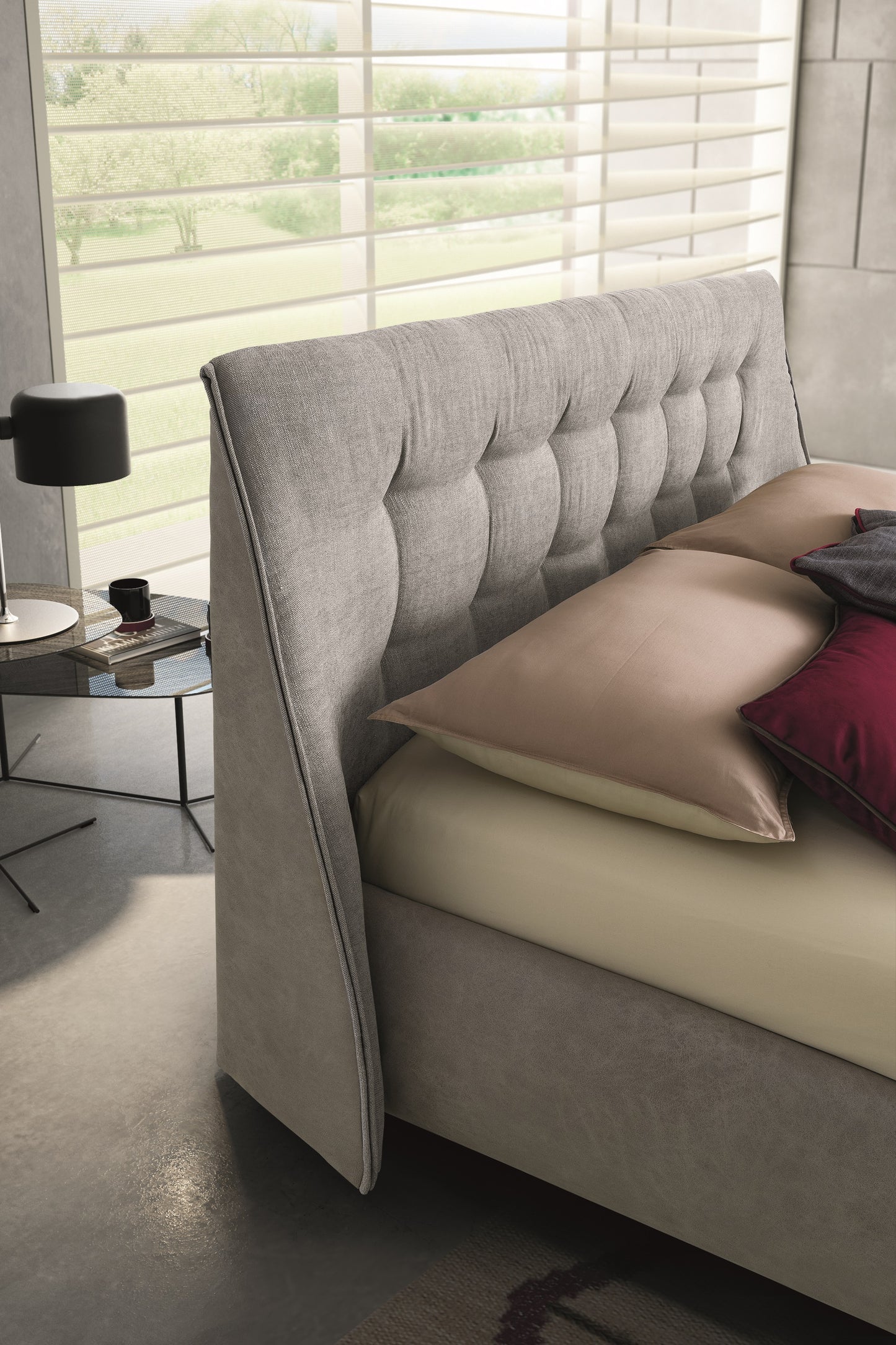 J&M Furniture Guscio Queen Storage Bed