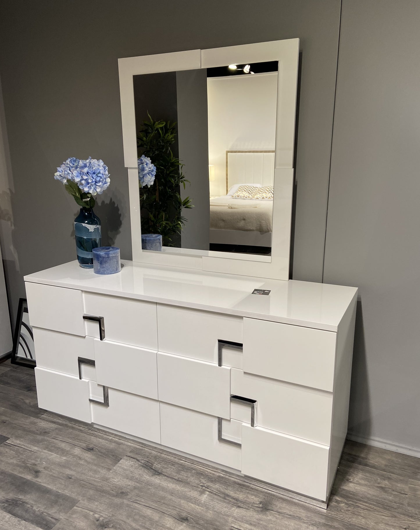 J&M Furniture Infinity Premium Mirror in Bianco Lucido
