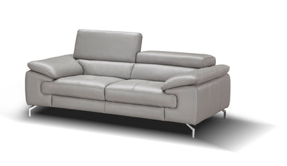 J&M Furniture Liam Loveseat