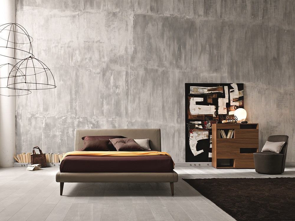 J&M Furniture Metropolitan Queen Bed