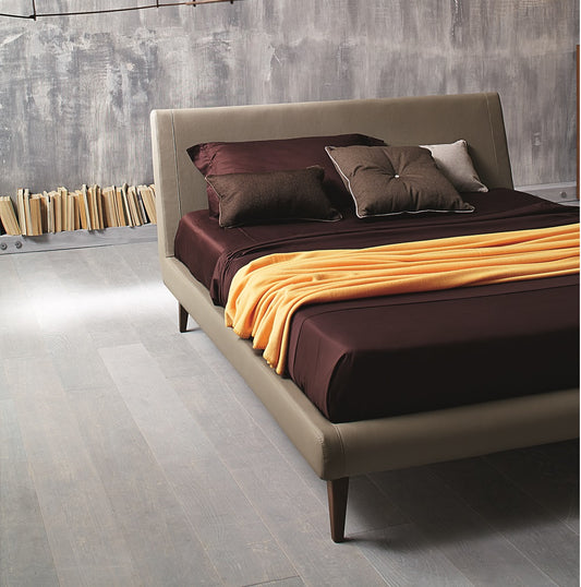 J&M Furniture Metropolitan Queen Bed
