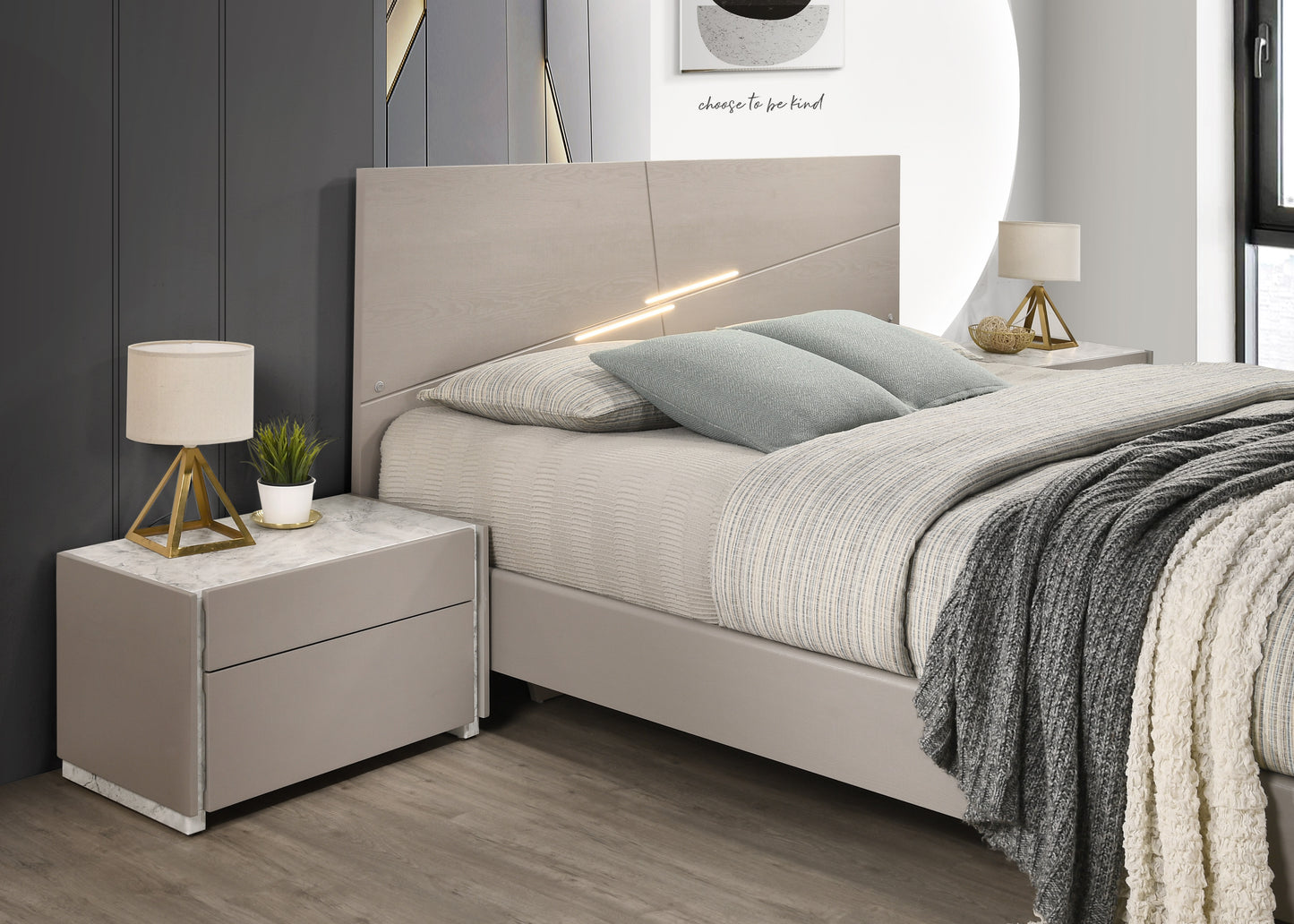 J&M Furniture Pearl Queen Bed