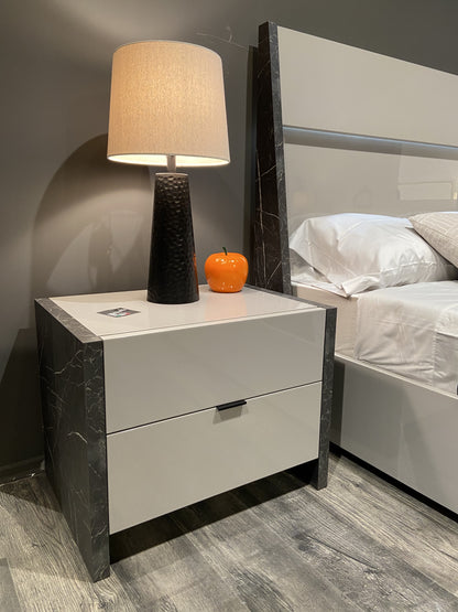 J&M Furniture Stoneage Premium Queen Bed in Lights Grigio